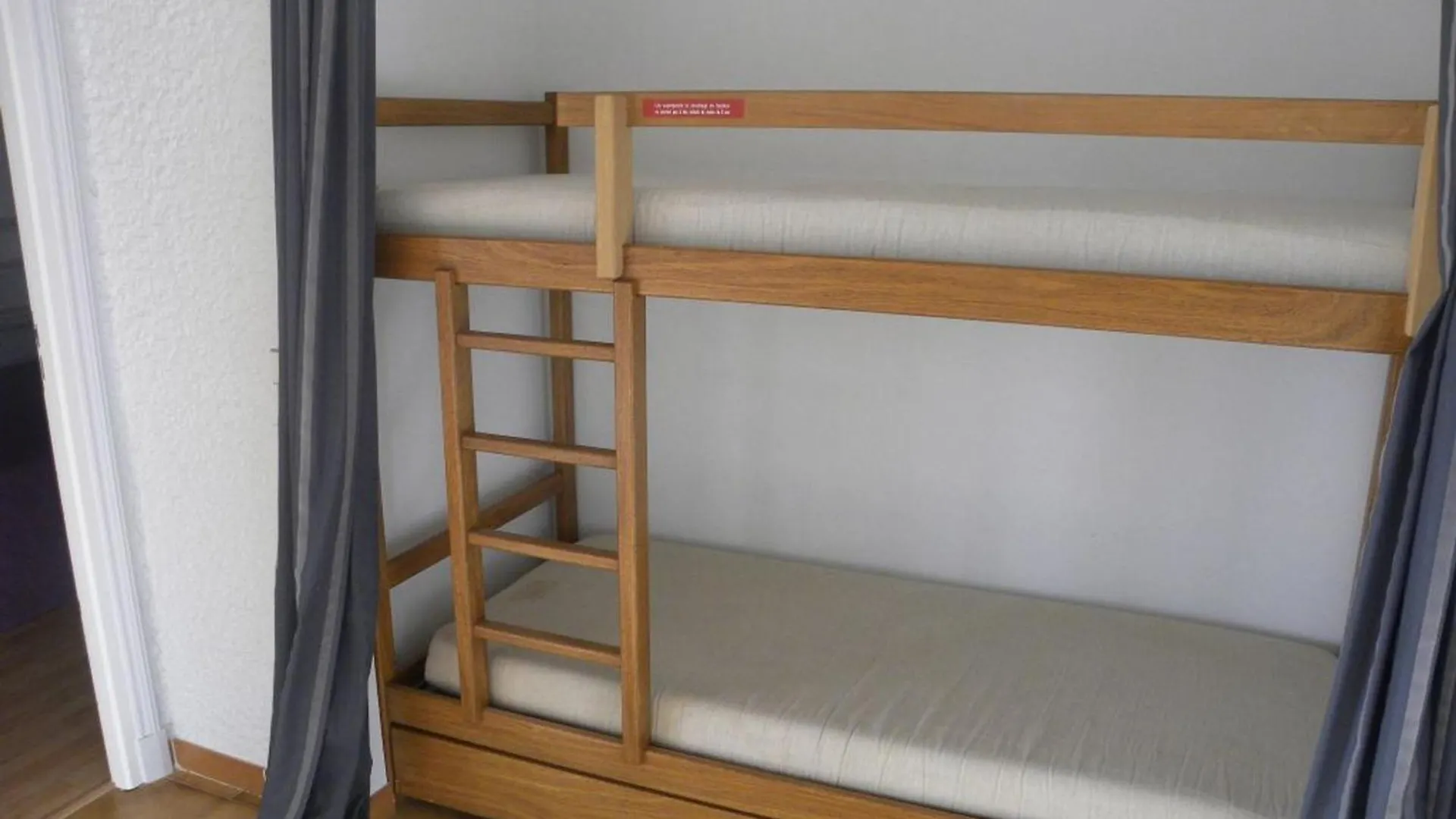 Appartement Climatise 2 Pieces, Pres Des Plages Et Commerces, Centre De Sainte-Maxime - Fr-1-780-19 0*,  Fransa